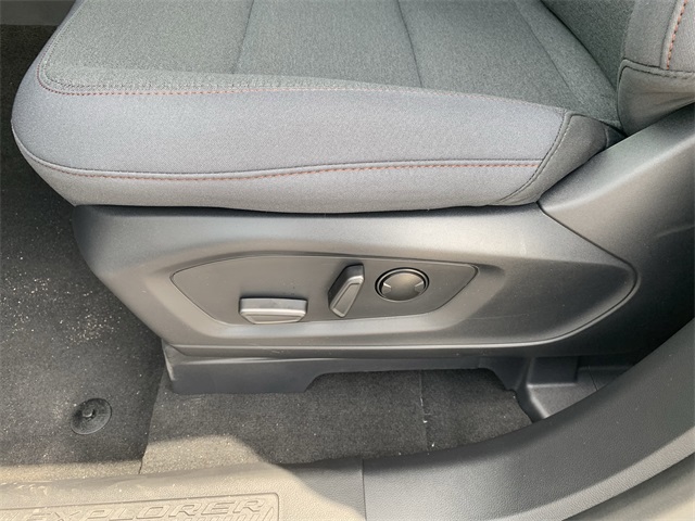 2025 Space White Metallic Ford Explorer Active 4X4 SUV