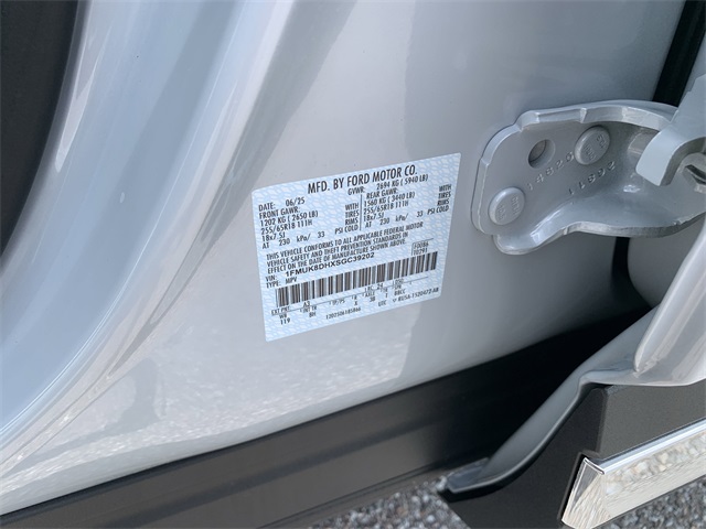 2025 Space White Metallic Ford Explorer Active 4X4 SUV
