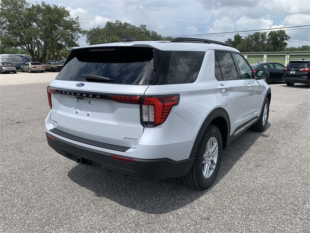 2025 Space White Metallic Ford Explorer Active 4X4 SUV