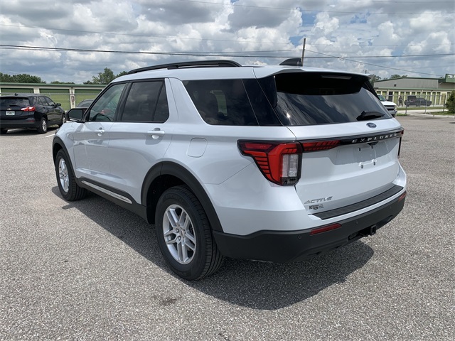 2025 Space White Metallic Ford Explorer Active 4X4 SUV