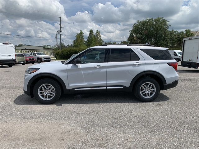 2025 Space White Metallic Ford Explorer Active 4X4 SUV
