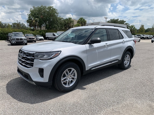 2025 Space White Metallic Ford Explorer Active 4X4 SUV