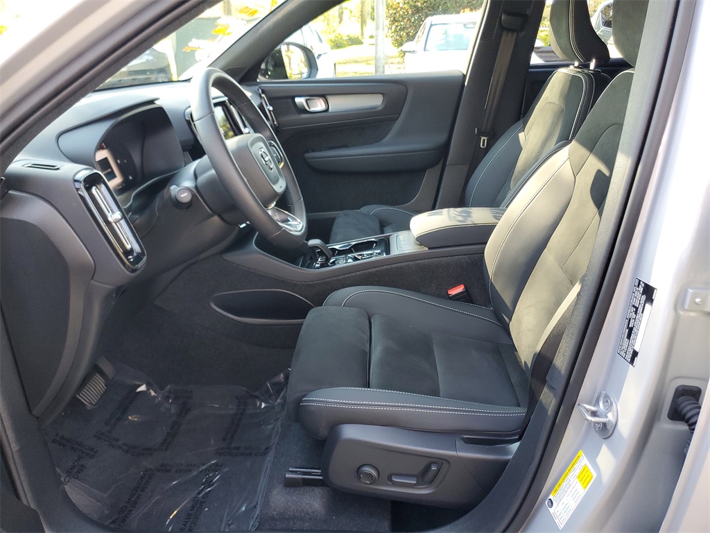 used 2025 Volvo XC40 car, priced at $30,995