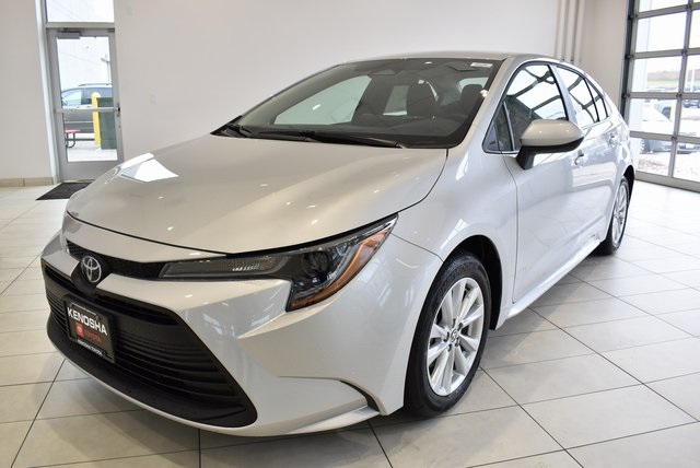 2025 Toyota Corolla LE photo 2