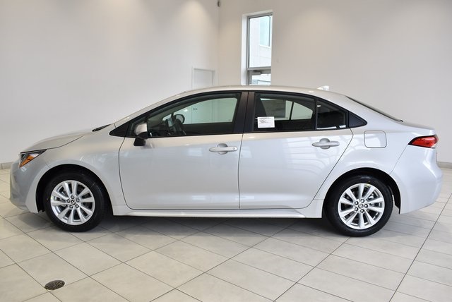 2025 Toyota Corolla LE photo 3
