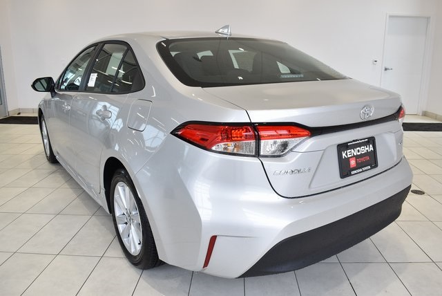 2025 Toyota Corolla LE photo 4