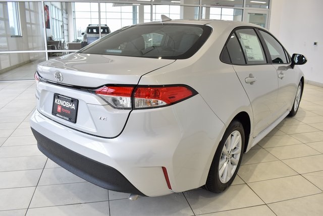 2025 Toyota Corolla LE photo 5