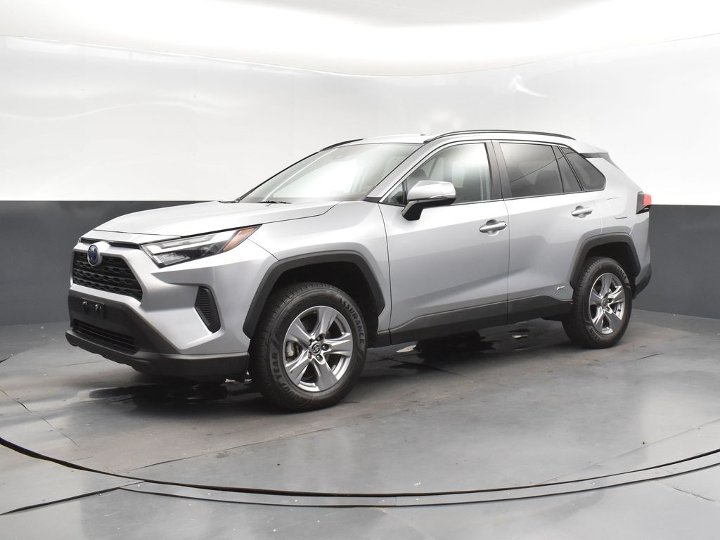 2023 Silver Sky Metallic Toyota RAV4 XLE AWD SUV
