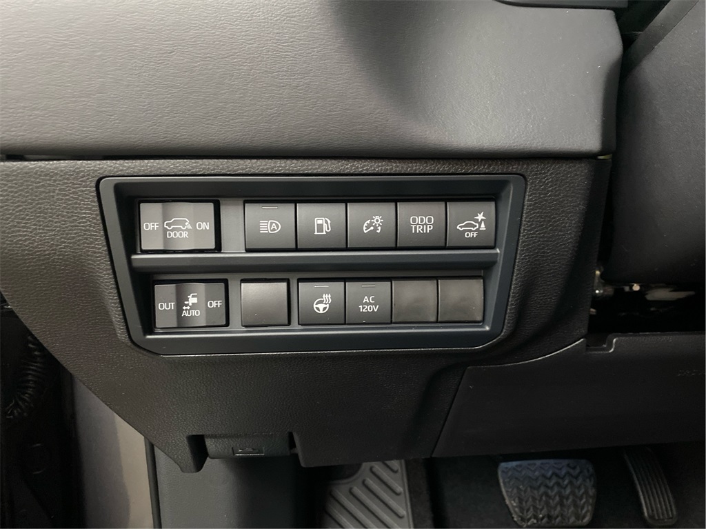 2025 Toyota Sequoia Platinum photo 22