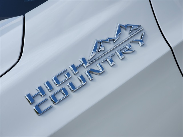 2025 Iridescent Pearl Tricoat Chevrolet Suburban High Country 4X4 SUV