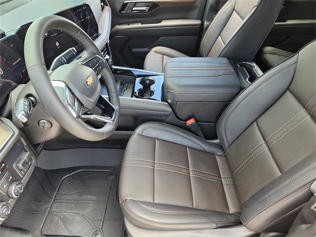 2025 Iridescent Pearl Tricoat Chevrolet Suburban High Country 4X4 SUV