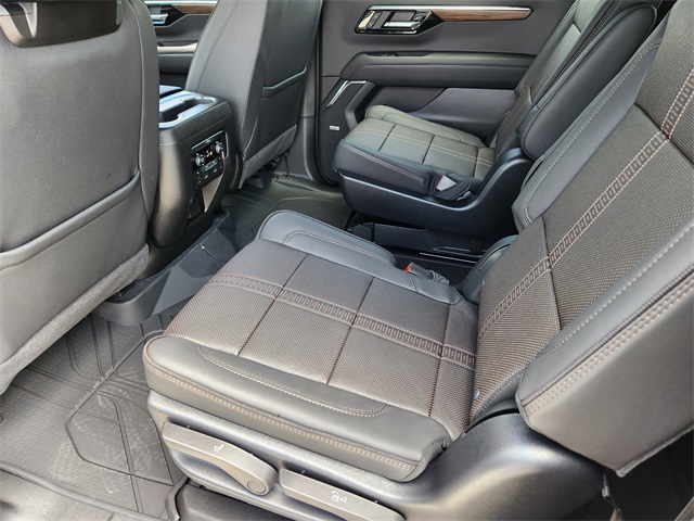 2025 Iridescent Pearl Tricoat Chevrolet Suburban High Country 4X4 SUV