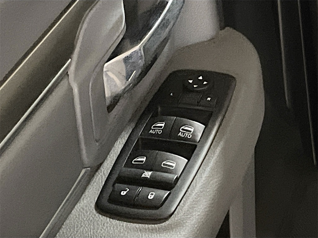 2020 Ram 1500 Classic SLT photo 17