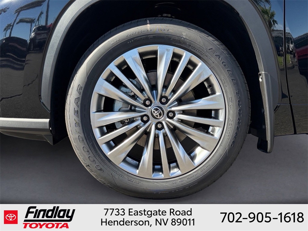 2026 Toyota Highlander Platinum photo 3