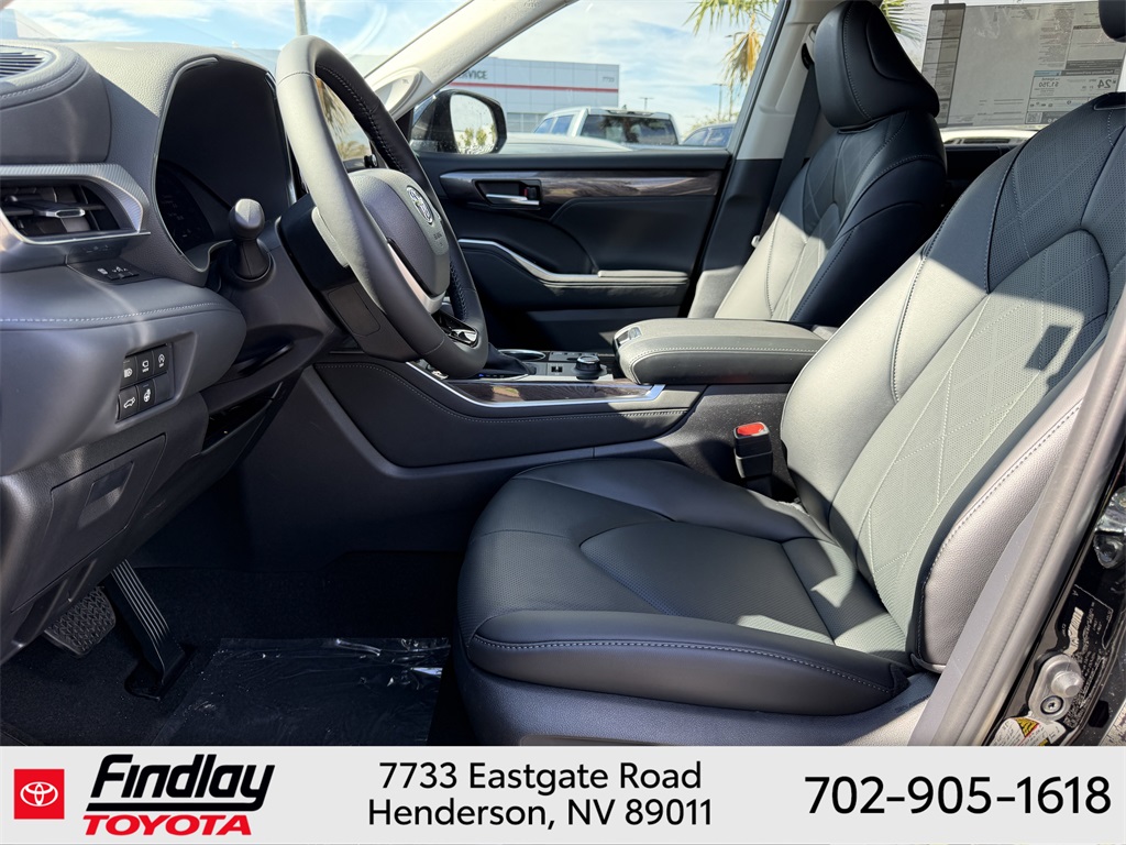 2026 Toyota Highlander Platinum photo 4