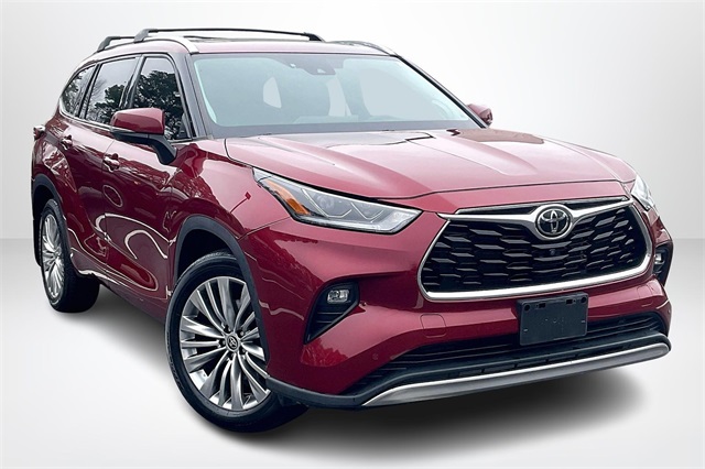 2022 Toyota Highlander Platinum's photo