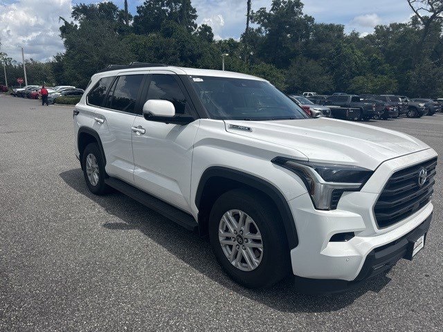 2025 Toyota Sequoia SR5 photo 7