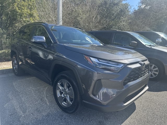 2025 Toyota RAV4 XLE's photo