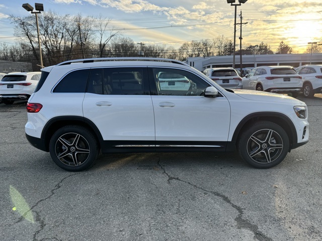 2026 Mercedes Benz GLB 250 4MATIC photo 2