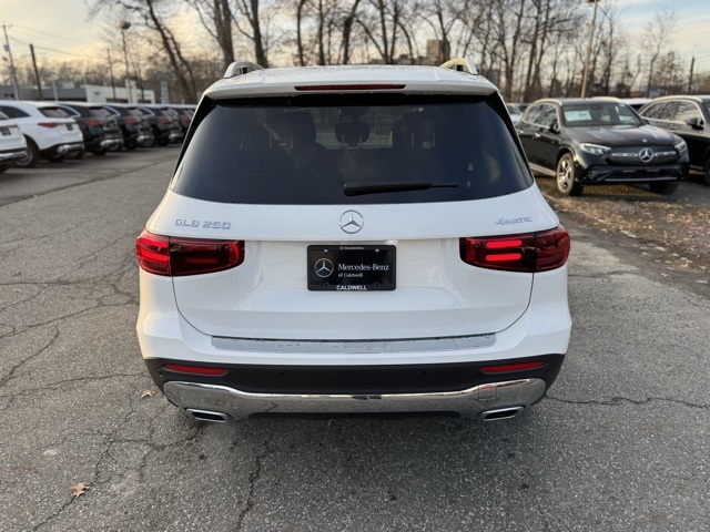 2026 Mercedes Benz GLB 250 4MATIC photo 4