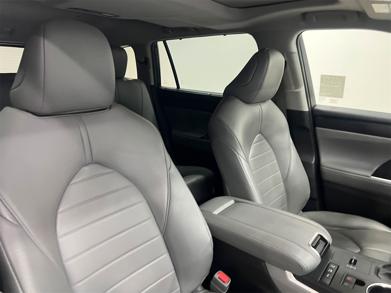 used 2020 Toyota Highlander Hybrid car, priced at $33,788