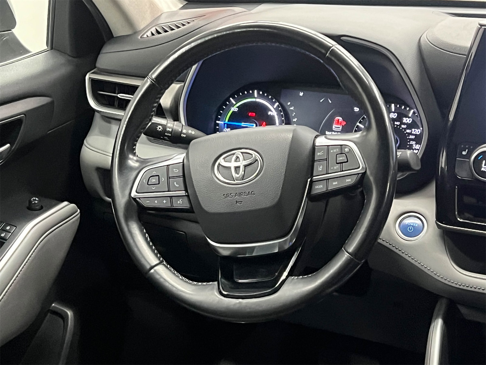 used 2020 Toyota Highlander Hybrid car, priced at $33,788