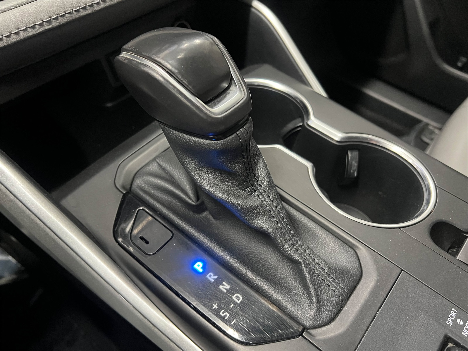 used 2020 Toyota Highlander Hybrid car, priced at $33,788