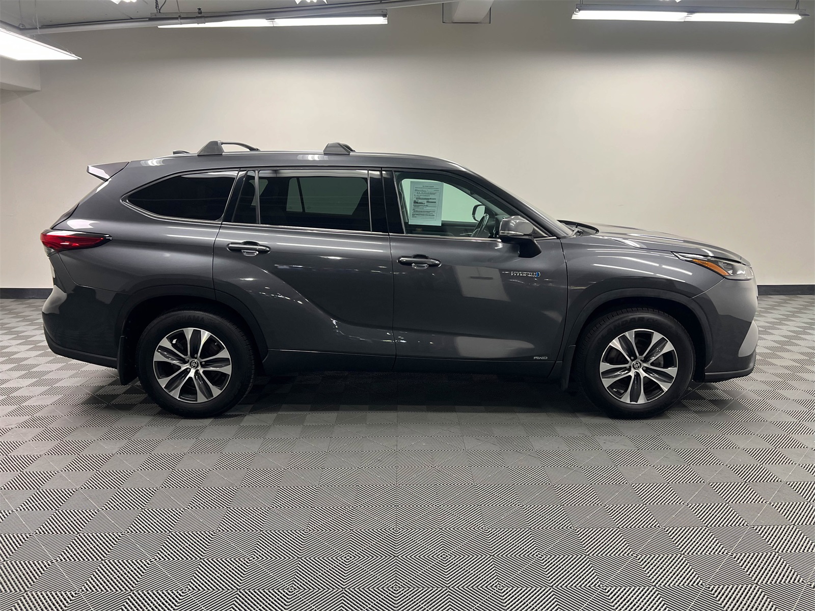 used 2020 Toyota Highlander Hybrid car, priced at $33,788