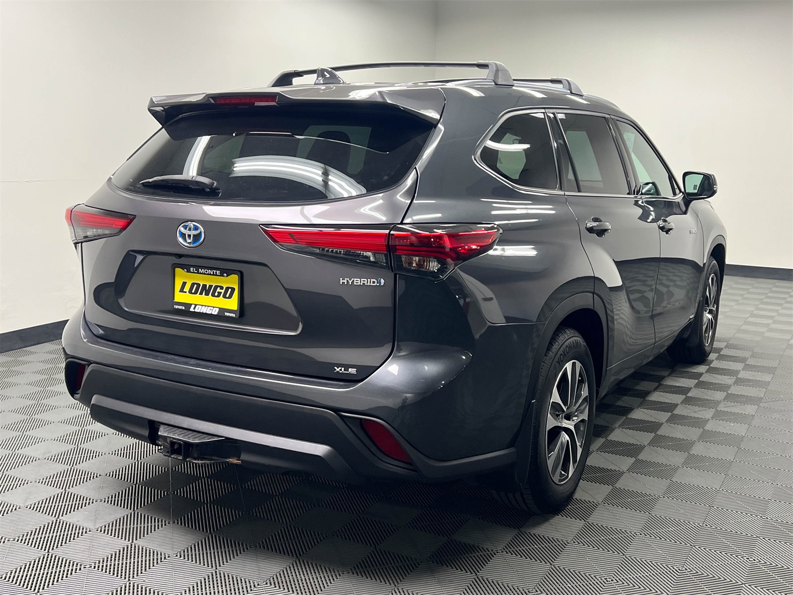 used 2020 Toyota Highlander Hybrid car, priced at $33,788