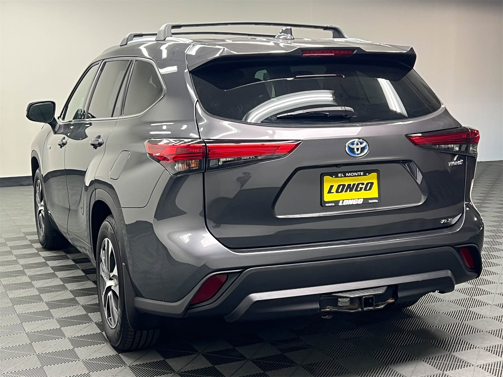 used 2020 Toyota Highlander Hybrid car, priced at $33,788