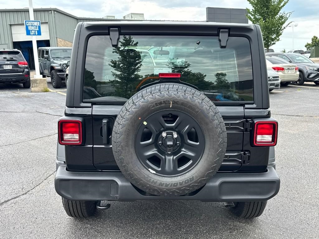 2025 Jeep Wrangler Sport photo 4