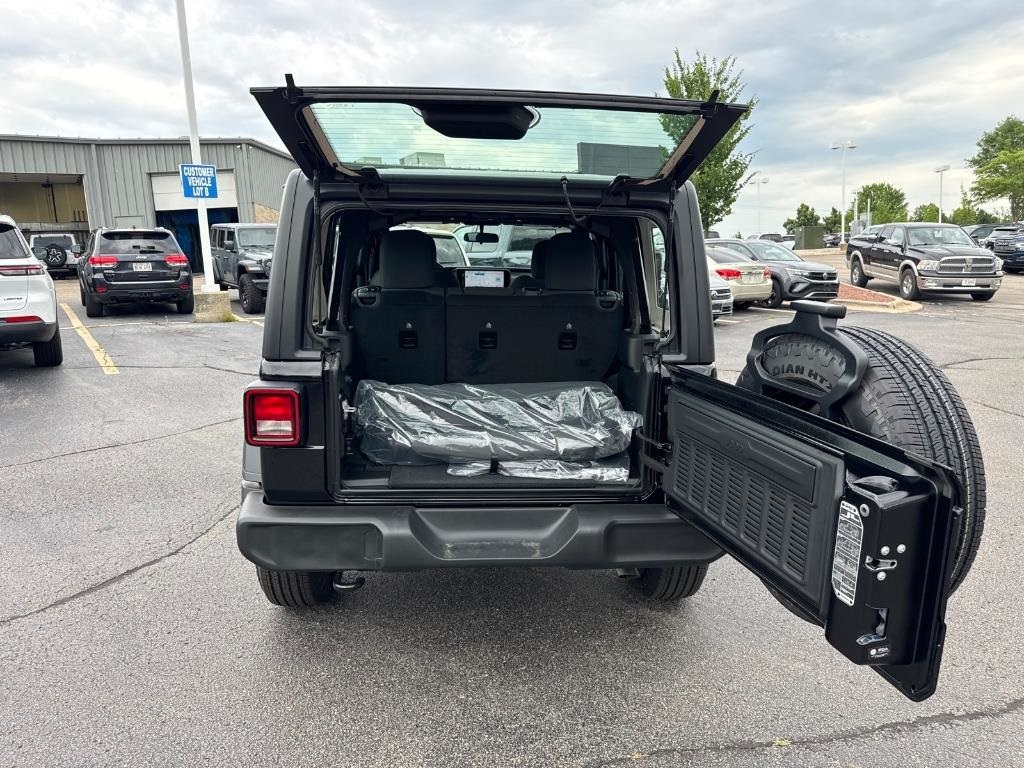 2025 Jeep Wrangler Sport photo 6