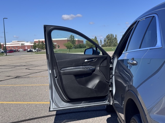 2024 Cadillac XT4 AWD Premium Luxury