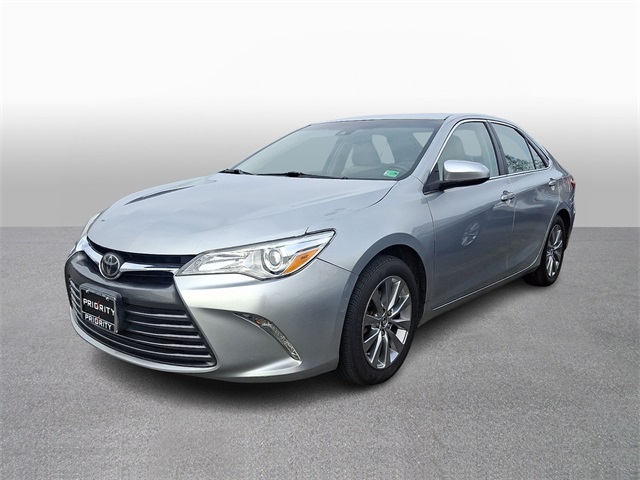 2015 Toyota Camry XLE's photo