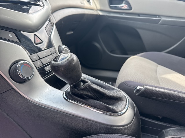 2014 Tungsten Metallic Chevrolet Cruze LS FWD Sedan