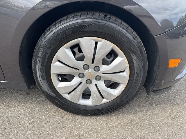 2014 Tungsten Metallic Chevrolet Cruze LS FWD Sedan