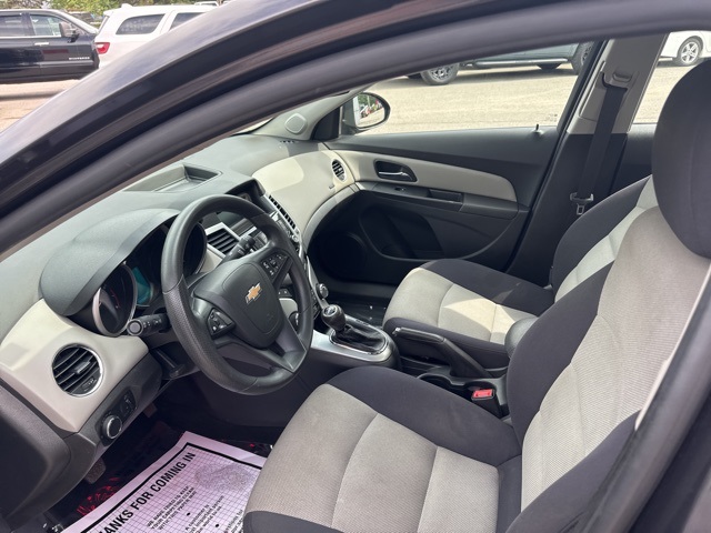 2014 Tungsten Metallic Chevrolet Cruze LS FWD Sedan