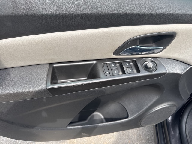2014 Tungsten Metallic Chevrolet Cruze LS FWD Sedan