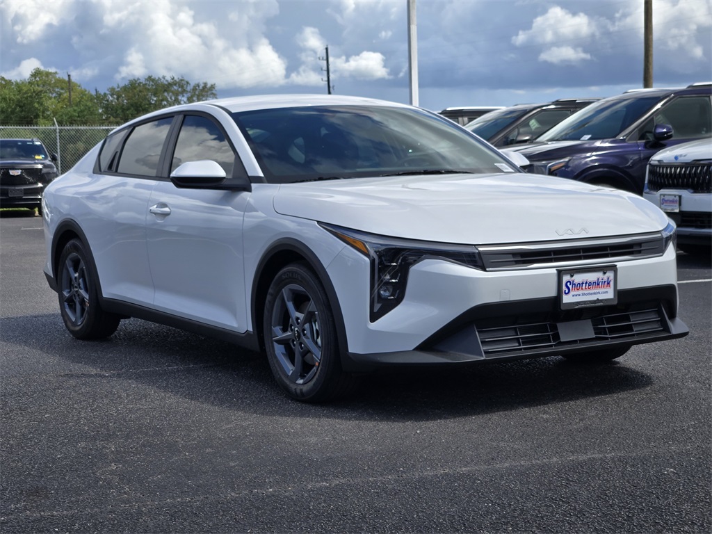 2025 Kia K4 LXS photo 2
