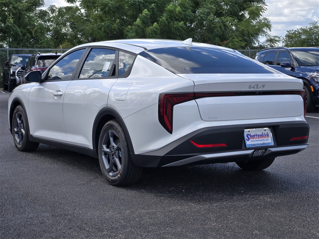 2025 Kia K4 LXS photo 4