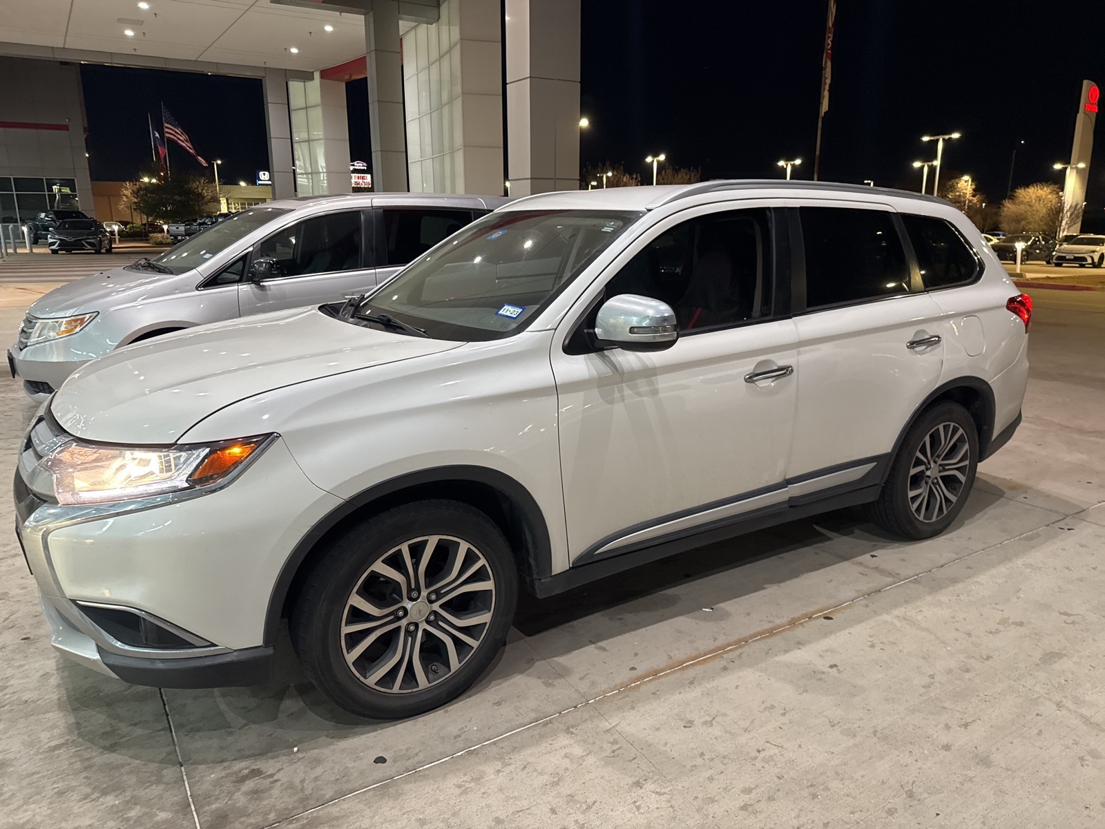 2017 Mitsubishi Outlander SEL's photo