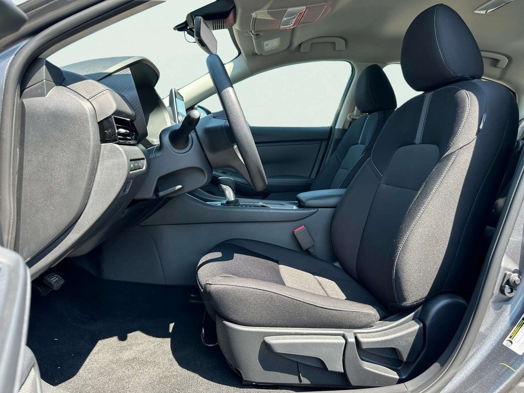 2025 Nissan Sentra SV photo 26