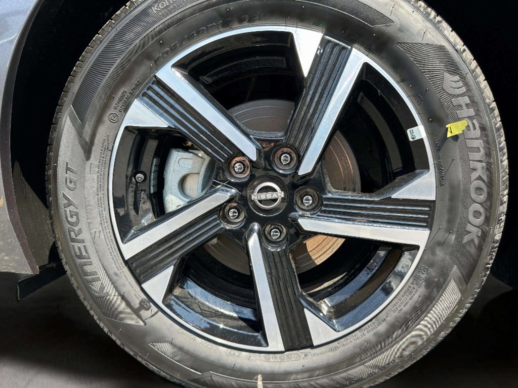 2025 Nissan Sentra SV photo 32