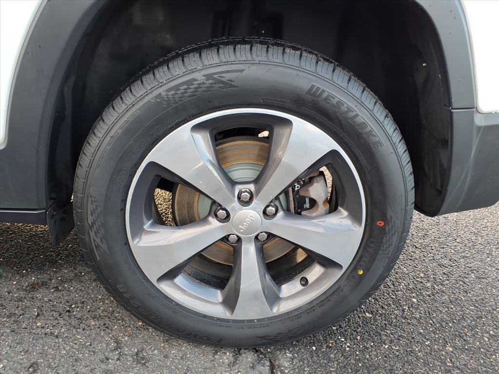 used 2019 Jeep Cherokee car, priced at $13,500