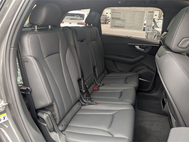 new 2025 Audi Q7 car, priced at $69,382