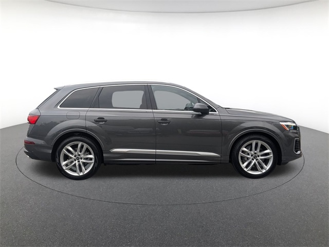 new 2025 Audi Q7 car, priced at $69,382