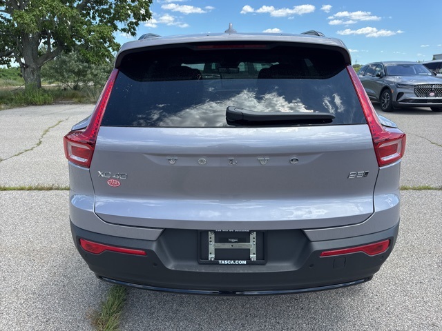 2026 Volvo XC40 Core photo 3