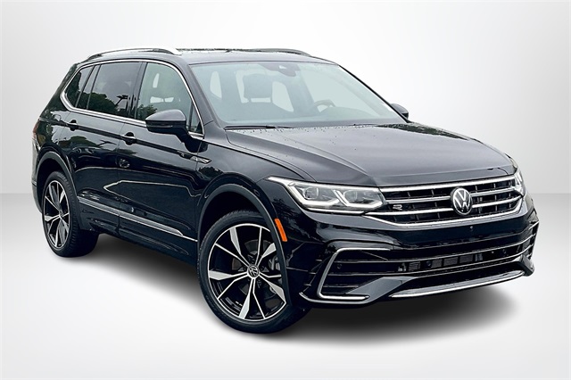 2024 Volkswagen Tiguan SEL R-LINE's photo
