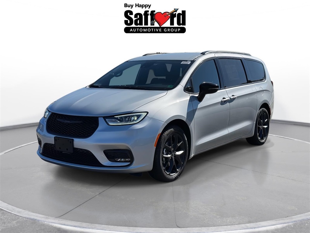 2026 Chrysler Pacifica Select's photo