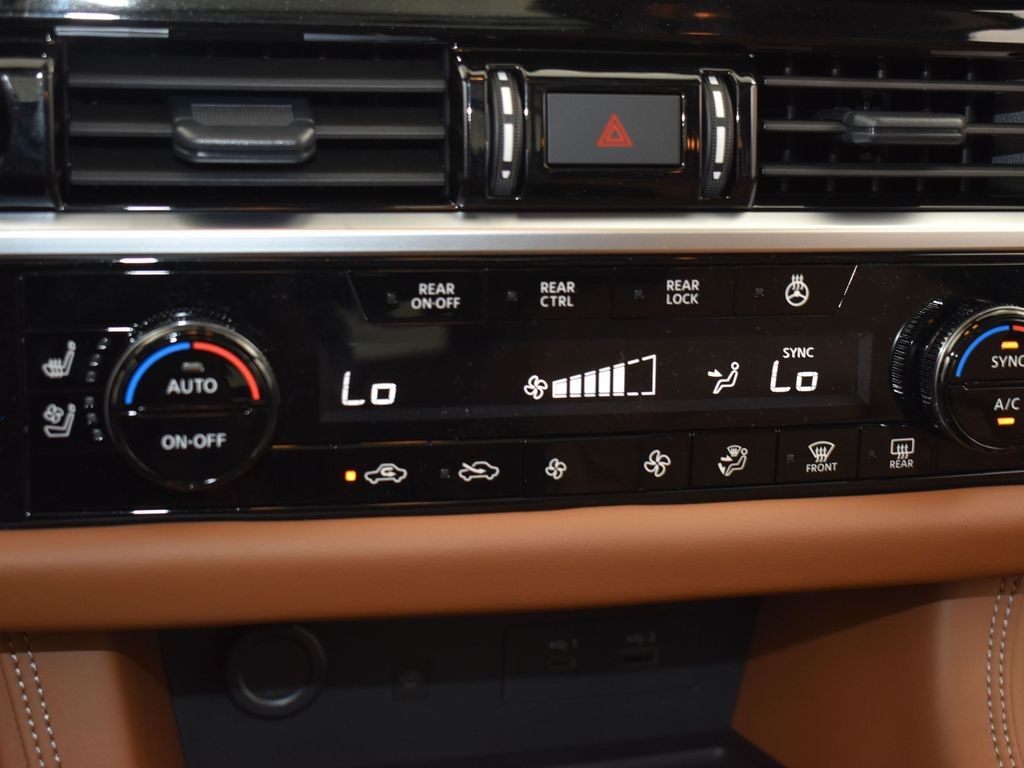 2025 Nissan Pathfinder Platinum photo 12